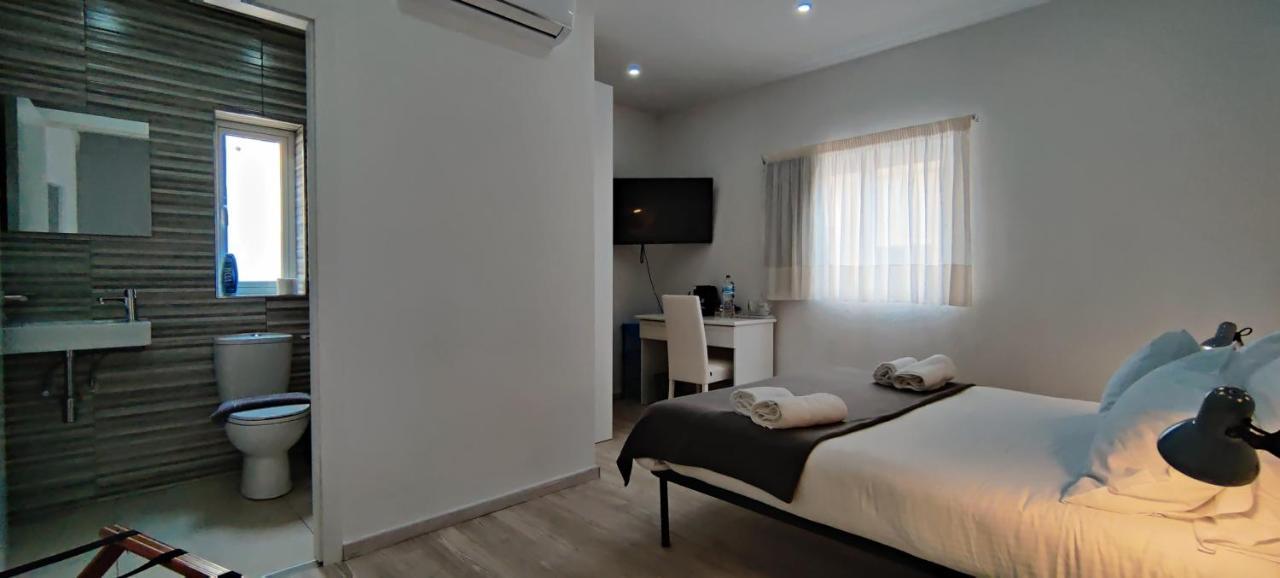 Villa Arjuza - Private Self Catering Bedrooms With Bathroom Is-Swieqi Exteriör bild