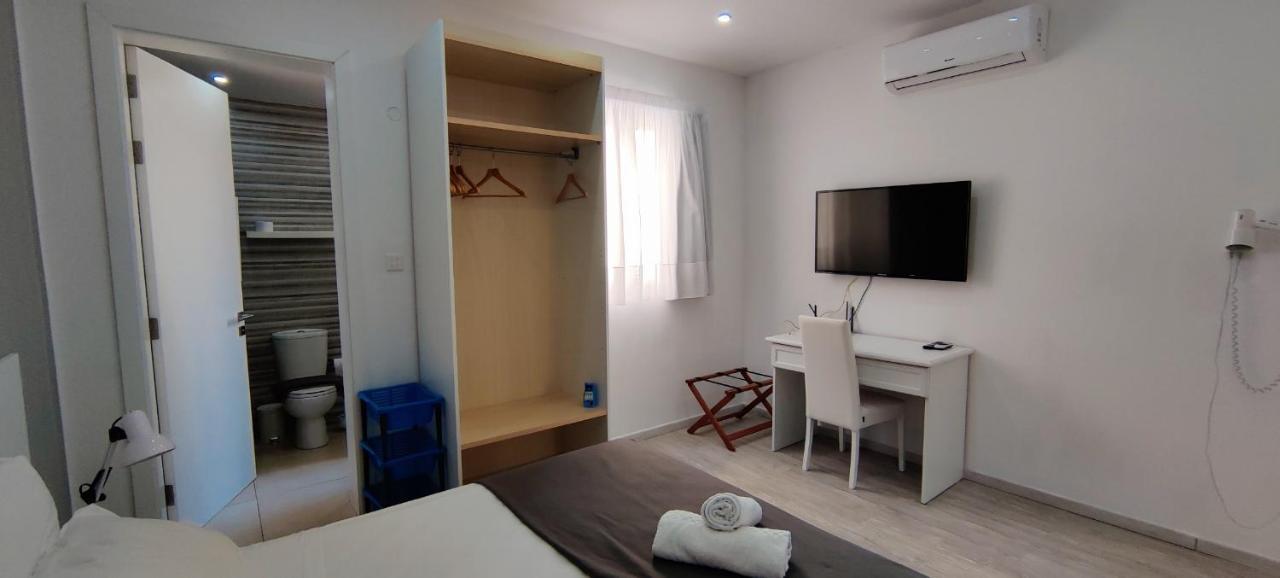 Villa Arjuza - Private Self Catering Bedrooms With Bathroom Is-Swieqi Exteriör bild